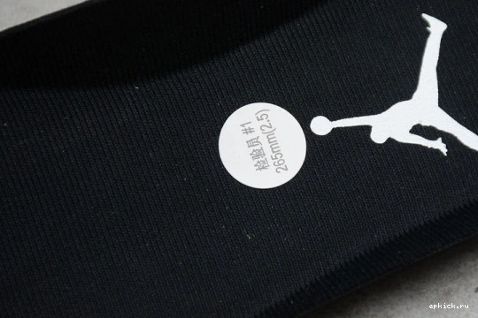 Rep EP AQ9129-601 Retro Splatter AIR Silt Jordan  4 AQ9129-601 Red 1225